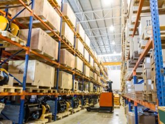 WHAT IS THE DIFFRENCE BETWEEN A WAREHOUSE AND A DISTRIBUTION CENTER