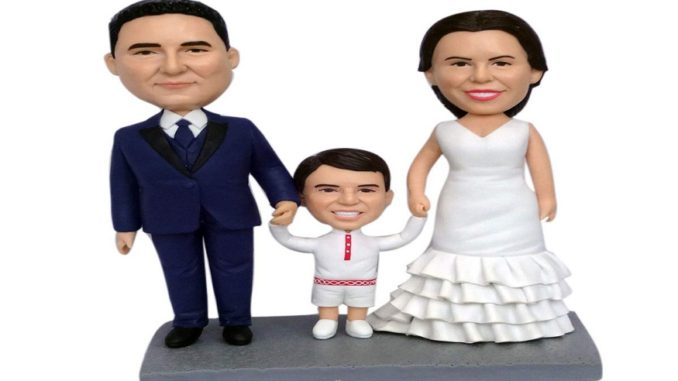Choose your custom bobbleheads as a present