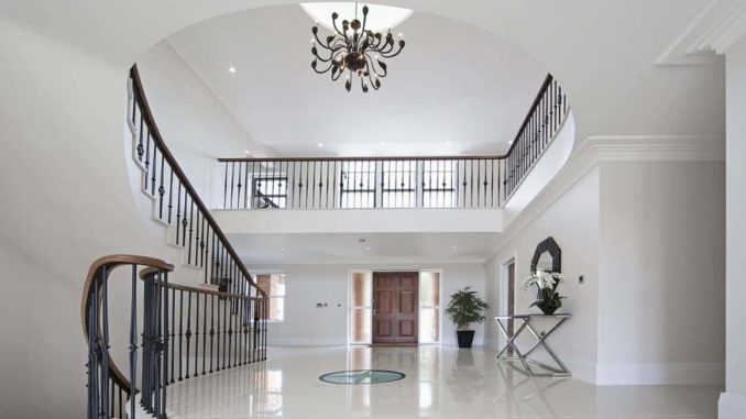 Get Instant Appreciation from Visitors by Installing Foyer Lightings at the Entryway
